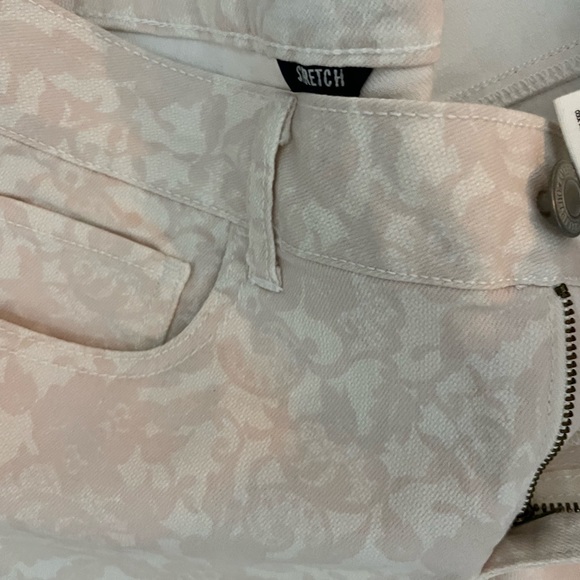 Floral Denim Shorts - Picture 5 of 5